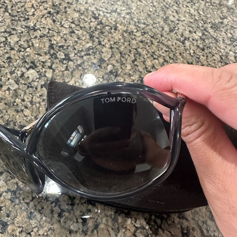Tom Ford Black Gradient Smoke Women's Sunglasses polarized Model: Whitney, TF9 - Picture 4 of 11
